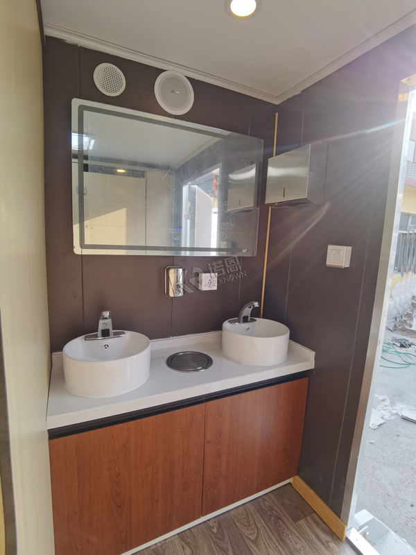 KN-580CS Vip Mobile Toilet Trailer Luxury Portable Toilets Portable Restrooms Trailer And Shower Trailer Houses Toilet